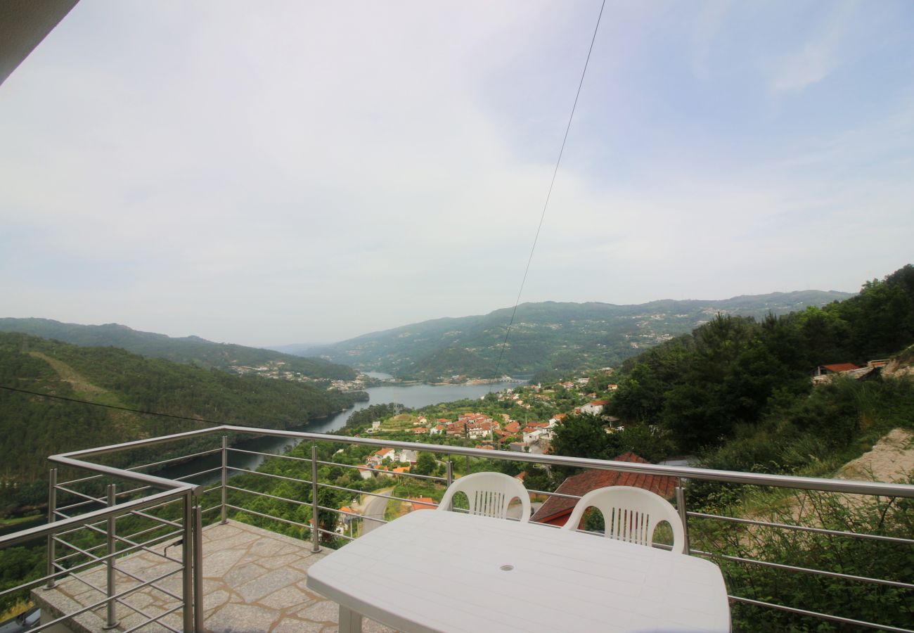Casa rural em Gerês - Casa da Carvalha Mona