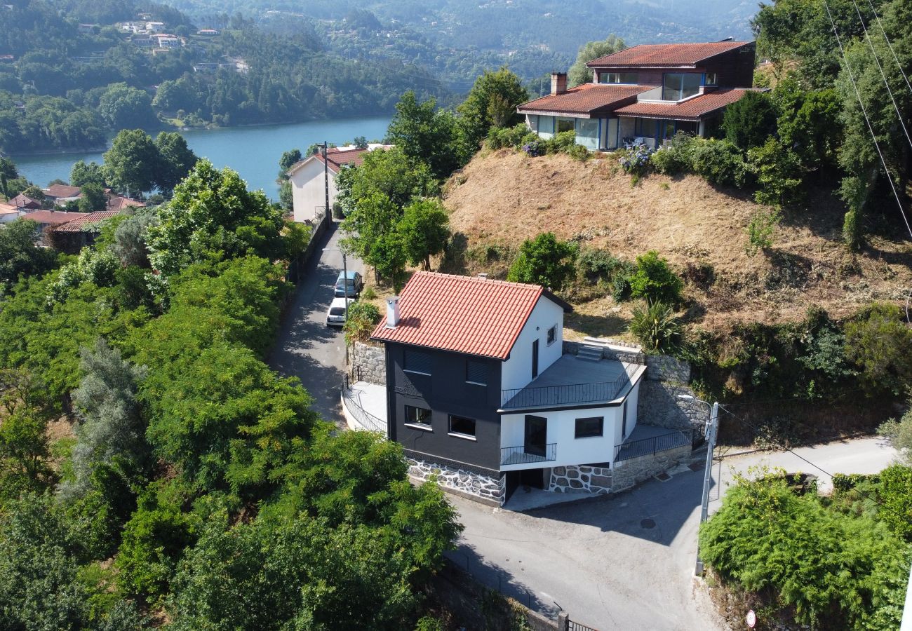 Farm stay in Rio Caldo - Casa da Cruz